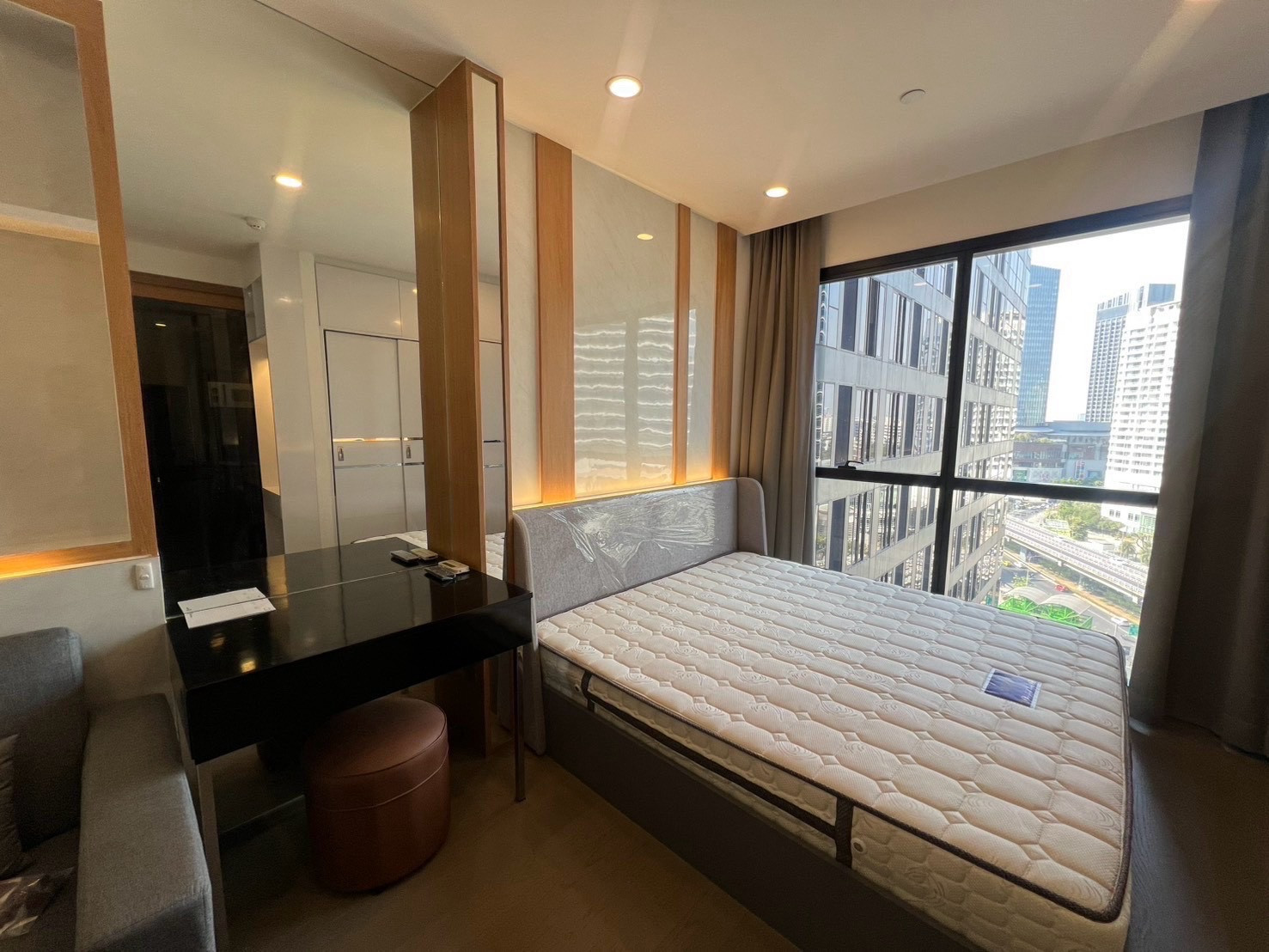 🔥 For rent Ashton Chula – Silom | only 22,000฿/month 🔥🛏️ Studio | 25 sq m. 💥 Studio room, good price, Samyan location, near MRT, convenient travel, ready to move in 📞 Contact Aomam (Agent) 📱 Tel / Line ID : 095-587-1692 💬 WhatsApp : +66 95 5871692 – รูปที่ 3