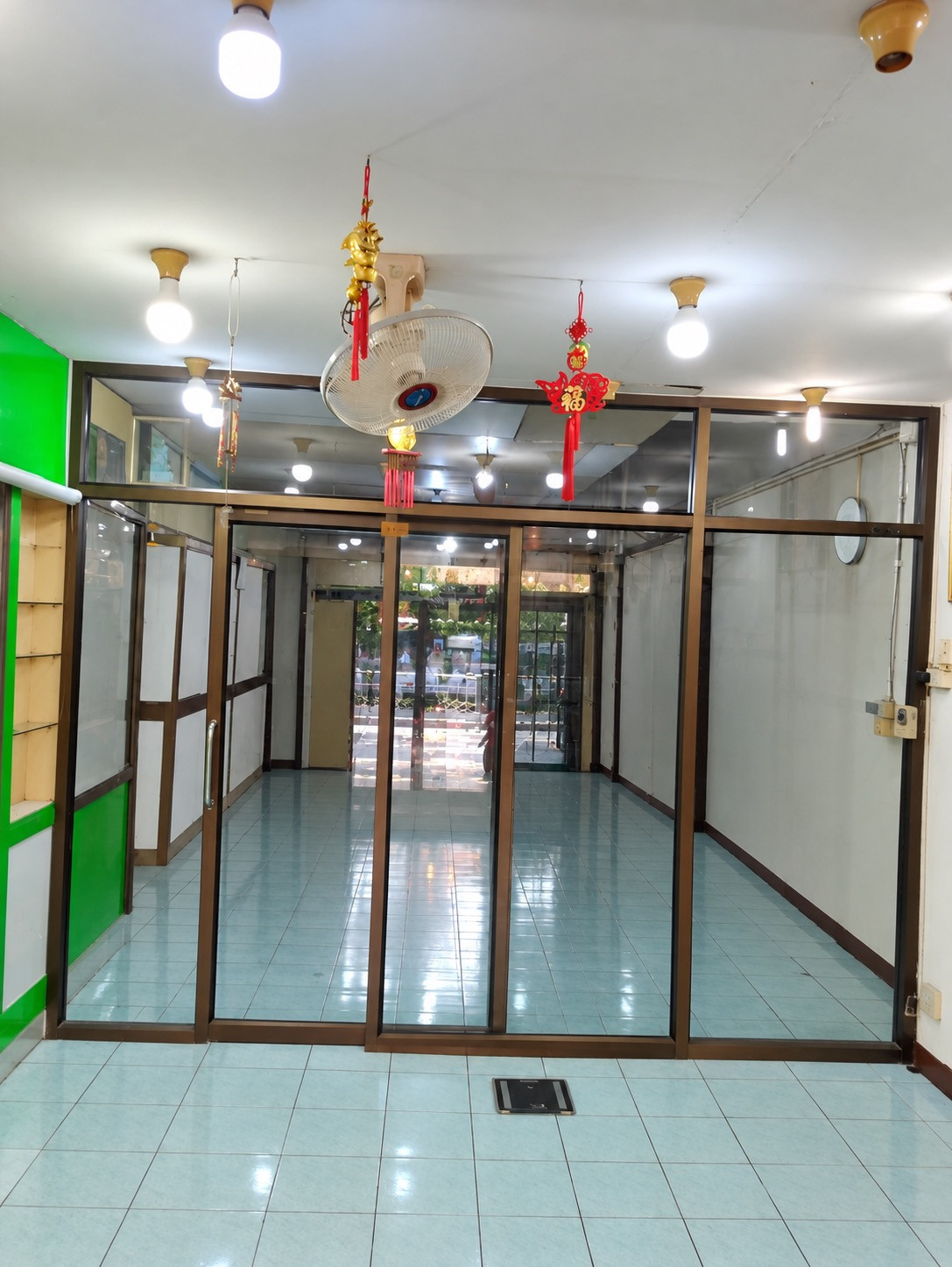 ขายอาคารพาณิชย์ติดถนนสุขุมวิท ใกล้ โรงแรมคาร์ลตัน กรุงเทพ สุขุมวิท,โรงแรม KROMO Bangkok ขายอาคารพาณิชย์ติดถนนสุขุมวิท ใกล้ โรงแรมคาร์ลตัน กรุงเทพ สุขุมวิท,โรงแรม KROMO Bangkok