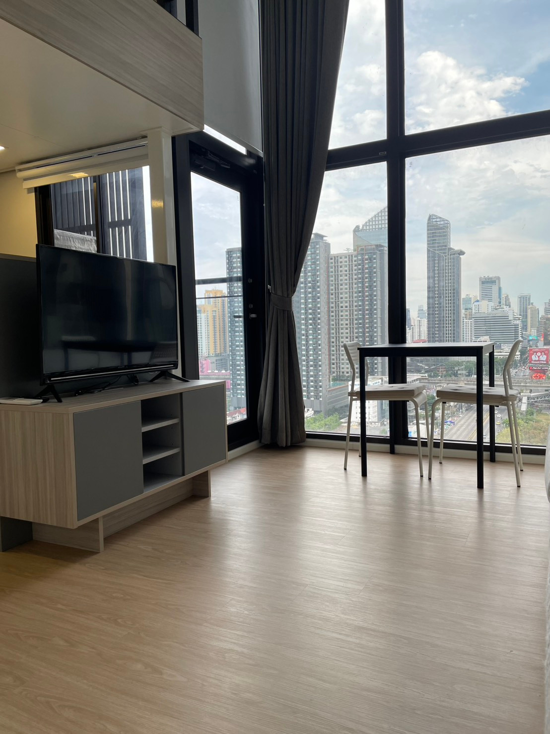Good Price 🏙️(For Rent) Chewathai Residence Asoke Good Price 🏙️(For Rent) Chewathai Residence Asoke
