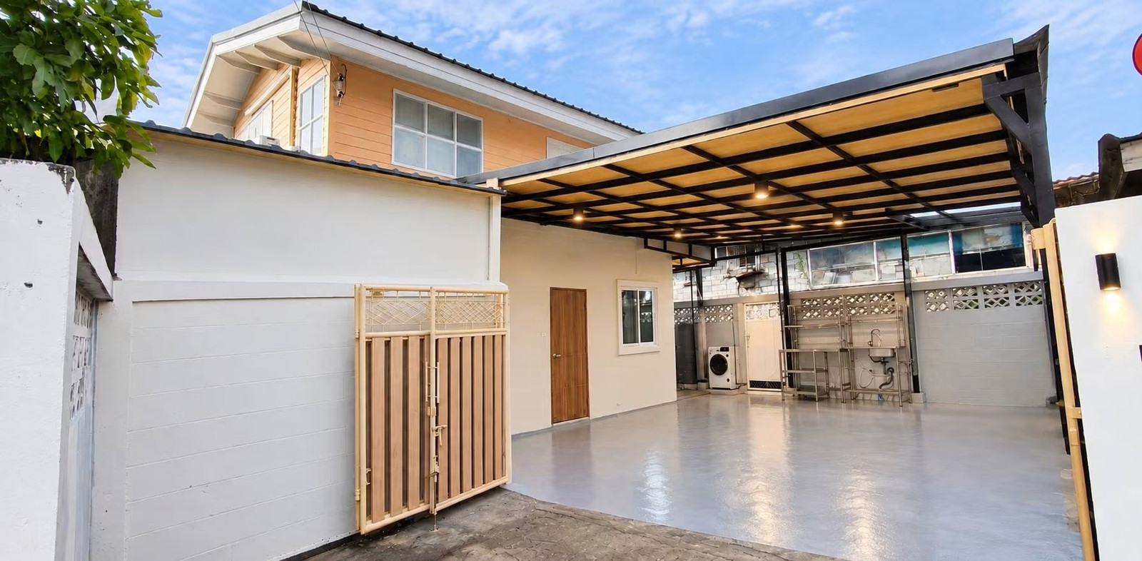 Single house for rent, Udomsuk 30, near Central Bangna and BTS Udomsuk 10 minutes. Single house for rent, Udomsuk 30, near Central Bangna and BTS Udomsuk 10 minutes.