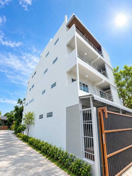 Ratchaphruek 15Bed The Circle Ratchapruk 300 m. Airbnb HOTEL 15Bath 3.5-Storey Commercial Buildin
