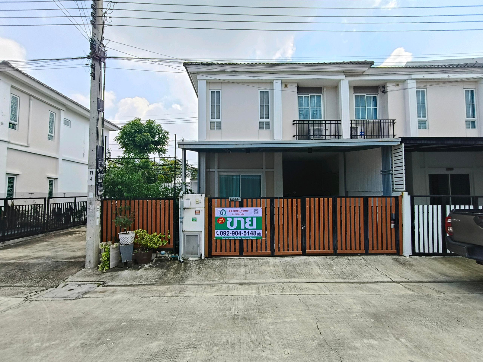 Townhouse for sale, corner room