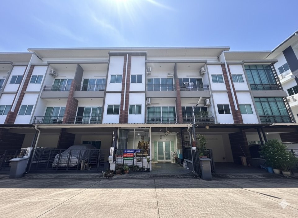 Home office for rent, Kansiri University, Ramintra-Nuanchan 46-48, close to the expressway entrance, only 5 minutes, near the Pink Line MRT. Ramintra Station KM.6