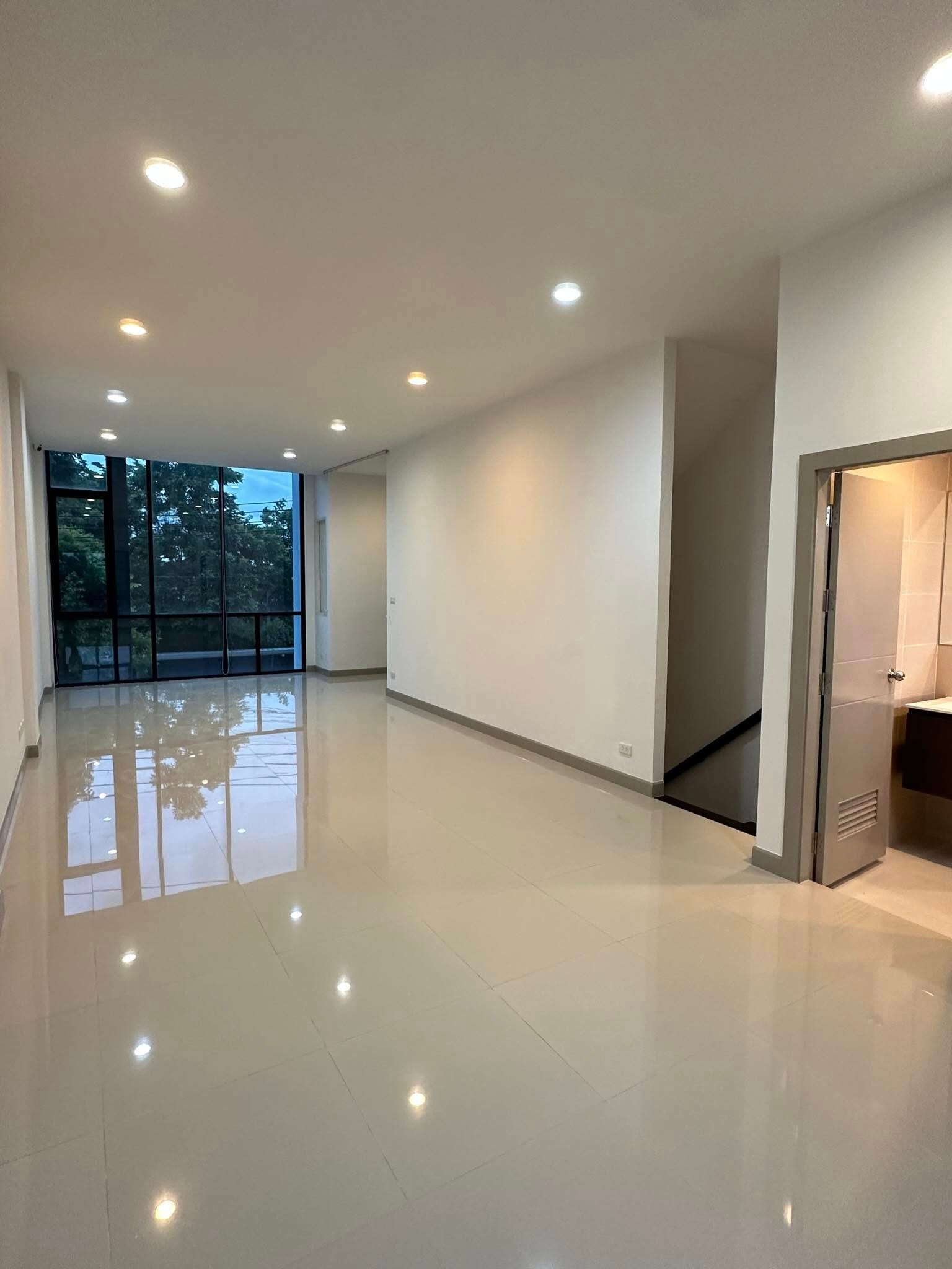ให้เช่าทาวน์โฮม 3 ชั้น โครงการ พรีเมี่ยมเพลส เกษตร-นวมินทร์ (ซอยมัยลาภ) แอร์ครบทุกห้อง เฟอร์นิเจอร์ไม่มี 3ห้องทำงาน 2ห้องโถง 4ห้องน้ำ ราคาเช่าเดือนละ50,000บาท/เดือน – รูปที่ 4