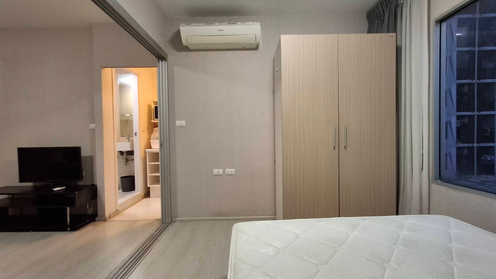 (Available 1 Nov. 2026) For rent, Plum Rama 2, Phase 1, Building C, 3rd floor, view, fitness, 28 sq m., air conditioner, TV, refrigerator, warm water, microwave. Inquire 096 964 1666