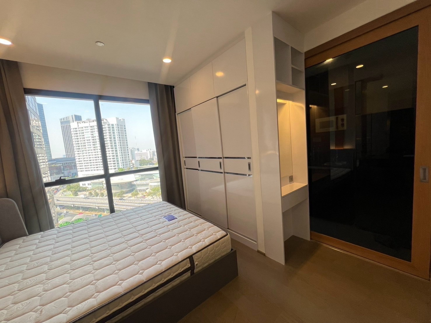 🔥 For rent Ashton Chula – Silom | only 22,000฿/month 🔥🛏️ Studio | 25 sq m. 💥 Studio room, good price, Samyan location, near MRT, convenient travel, ready to move in 📞 Contact Aomam (Agent) 📱 Tel / Line ID : 095-587-1692 💬 WhatsApp : +66 95 5871692 – รูปที่ 2