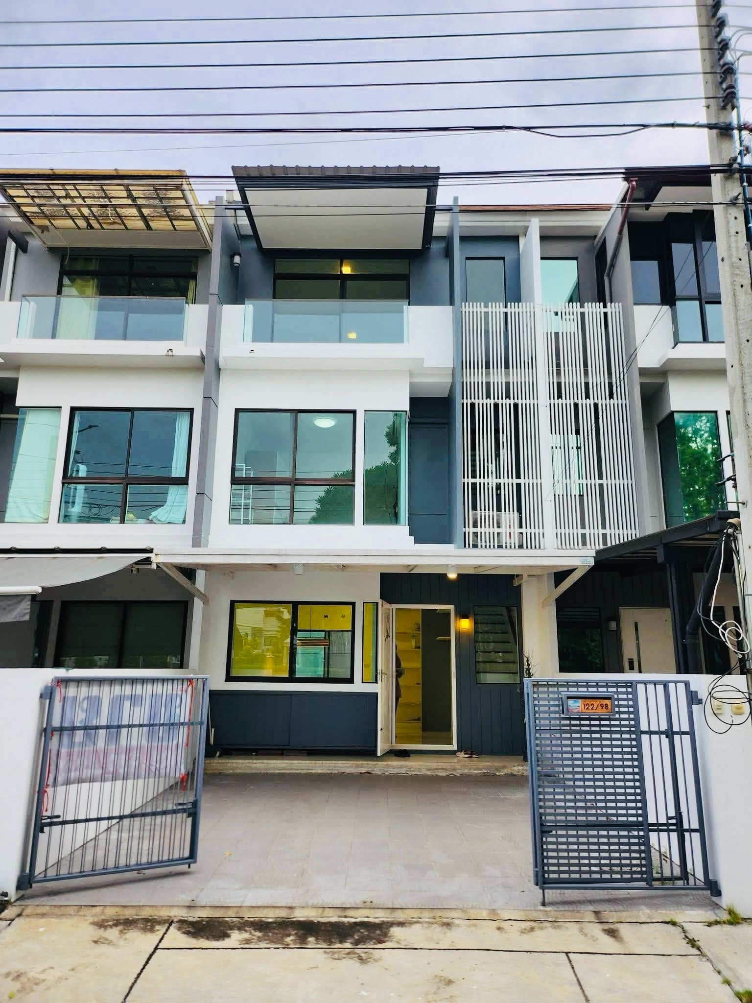 For sale/rent, 3-story townhome, Ban Mai Village 2, opposite the swimming pool, ready for sale. For sale/rent, 3-story townhome, Ban Mai Village 2, opposite the swimming pool, ready for sale.