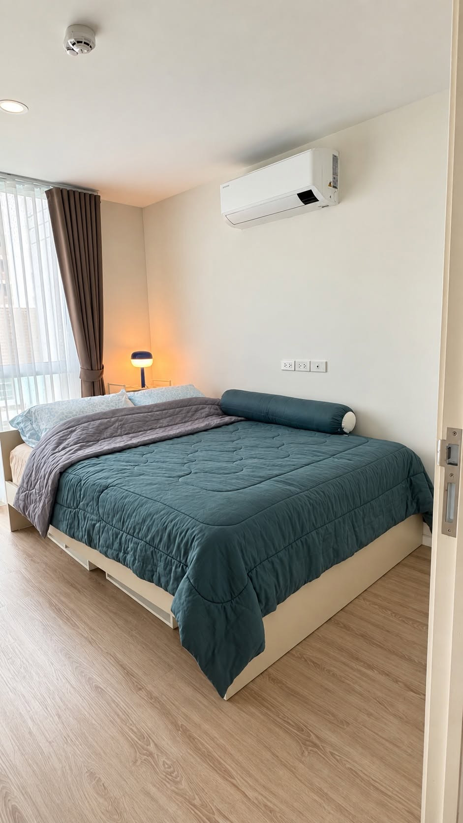 Chateau In Town Ratchayothin, 2 bedroom condo, airy room, open view, fully furnished.