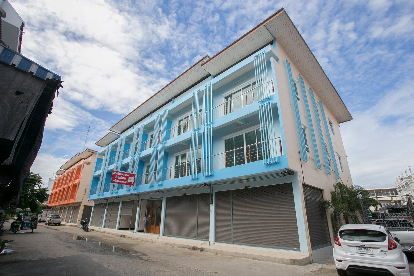 ขายอาคารพาณิชย์ หน้าวัดนครสวรรค์  3 ชั้น 2 ห้องนอน 2 ห้องน้ำ 
