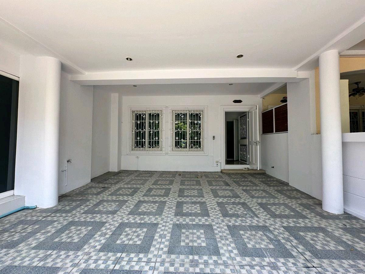 ให้เช่า Townhome | Urban Sathorn (Bolero Zone) 📍 ติดถนนใหญ่ราชพฤกษ์ | ใกล้ BTS บางหว้า 🌿 บ้านใหญ่ พื้นที่เยอะ ฟังก์ชันครบ เหมาะสำหรับครอบครัว ✨ 5 ห้องนอน | 3 ห้องน้ำ | พื้นที่ใช้สอย 300 ตร.ม. – รูปที่ 2