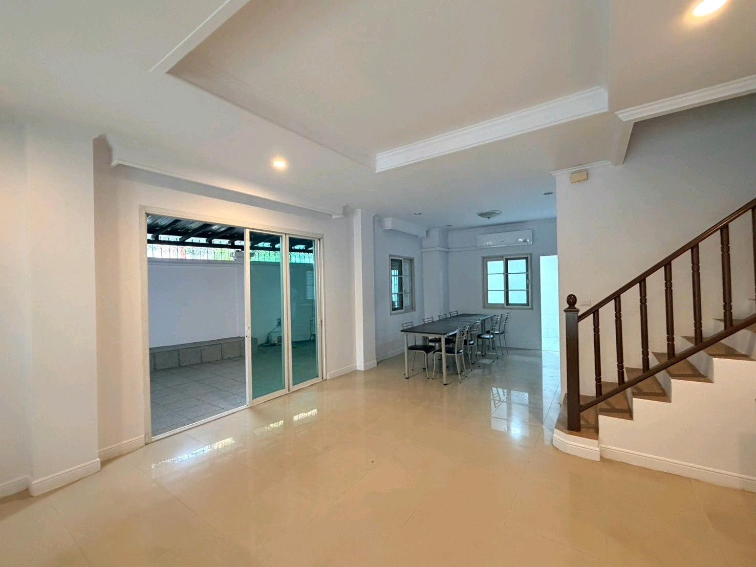 ให้เช่า Townhome | Urban Sathorn (Bolero Zone) 📍 ติดถนนใหญ่ราชพฤกษ์ | ใกล้ BTS บางหว้า 🌿 บ้านใหญ่ พื้นที่เยอะ ฟังก์ชันครบ เหมาะสำหรับครอบครัว ✨ 5 ห้องนอน | 3 ห้องน้ำ | พื้นที่ใช้สอย 300 ตร.ม. – รูปที่ 4