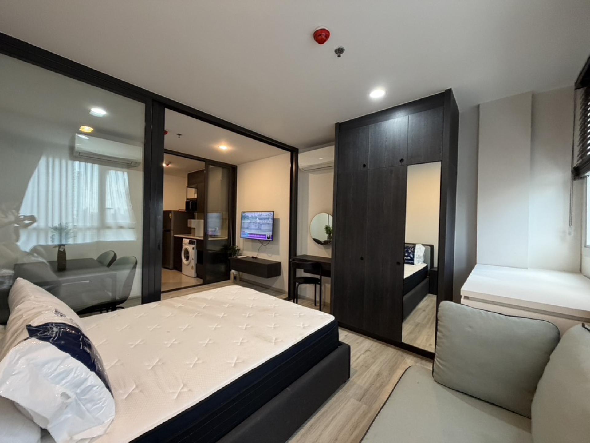 🏙️ **ให้เช่า XT ห้วยขวาง | XT HUAIKHWANG**✨ ห้องพร้อมเข้าอยู่ เฟอร์นิเจอร์และเครื่องใช้ไฟฟ้าครบสะดวกสบายกับชีวิตในเมือง ใครกำลังหาห้องย่านห้วยขวาง ทักมาได้เลยค่ะ 💙 – รูปที่ 2