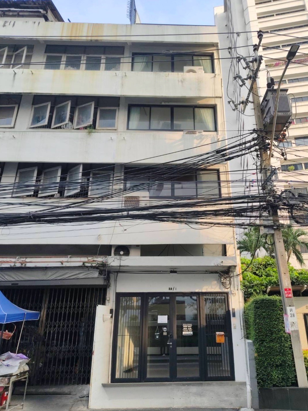 Commercial building for rent, Sathorn 1 - MRT Lumpini 800 meters, for offices and businesses.