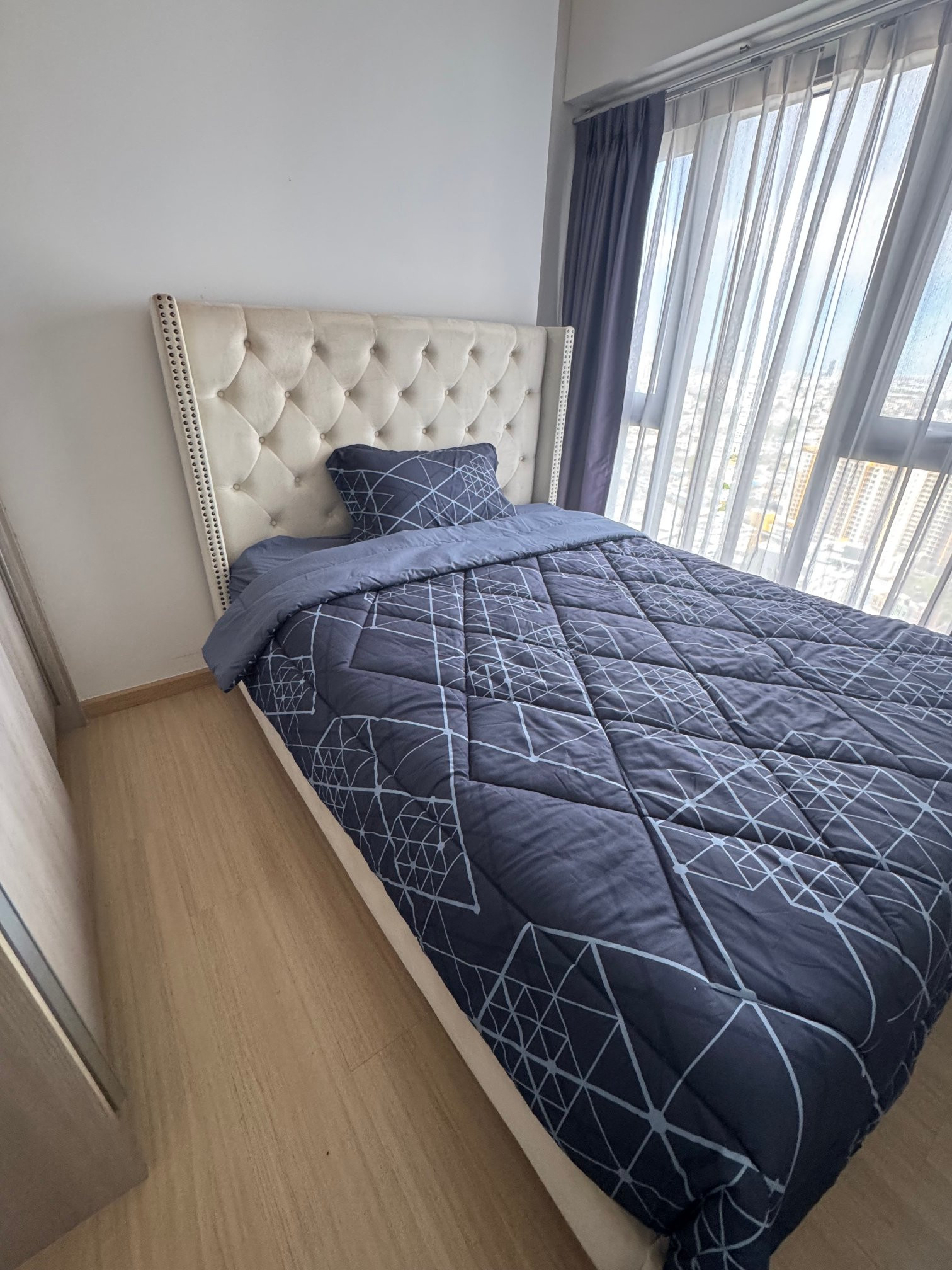 For rent: Whizdom Connect, 30th floor. For rent: Whizdom Connect, 30th floor.