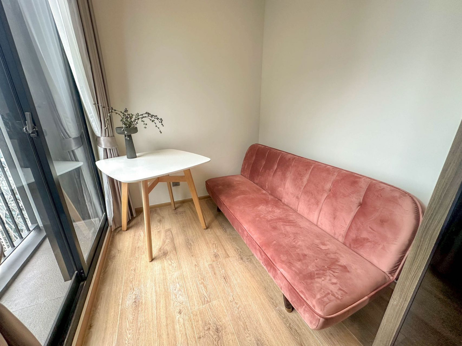 📍✨ Noble Around Ari | For Rent 🏡✨ Modern condominium in the vibrant Ari neighborhood, conveniently located just around 90 meters from BTS Ari. The project offers a stylish urban living  – รูปที่ 4