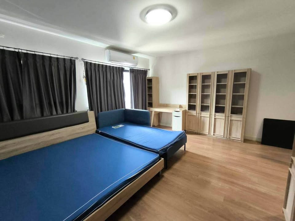For rent, Workplace Ratchaphruek - Charan, townhome, 3 floors, width 5 meters, 2 parking spaces, 3 bedrooms, 3 bathrooms, good location, can enter and exit in many ways.