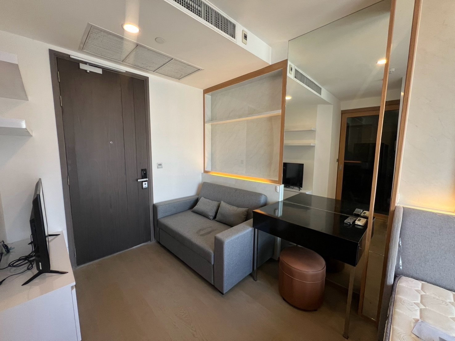 🔥 For rent Ashton Chula – Silom | only 22,000฿/month 🔥🛏️ Studio | 25 sq m. 💥 Studio room, good price, Samyan location, near MRT, convenient travel, ready to move in 📞 Contact Aomam (Agent) 📱 Tel / Line ID : 095-587-1692 💬 WhatsApp : +66 95 5871692 – รูปที่ 4