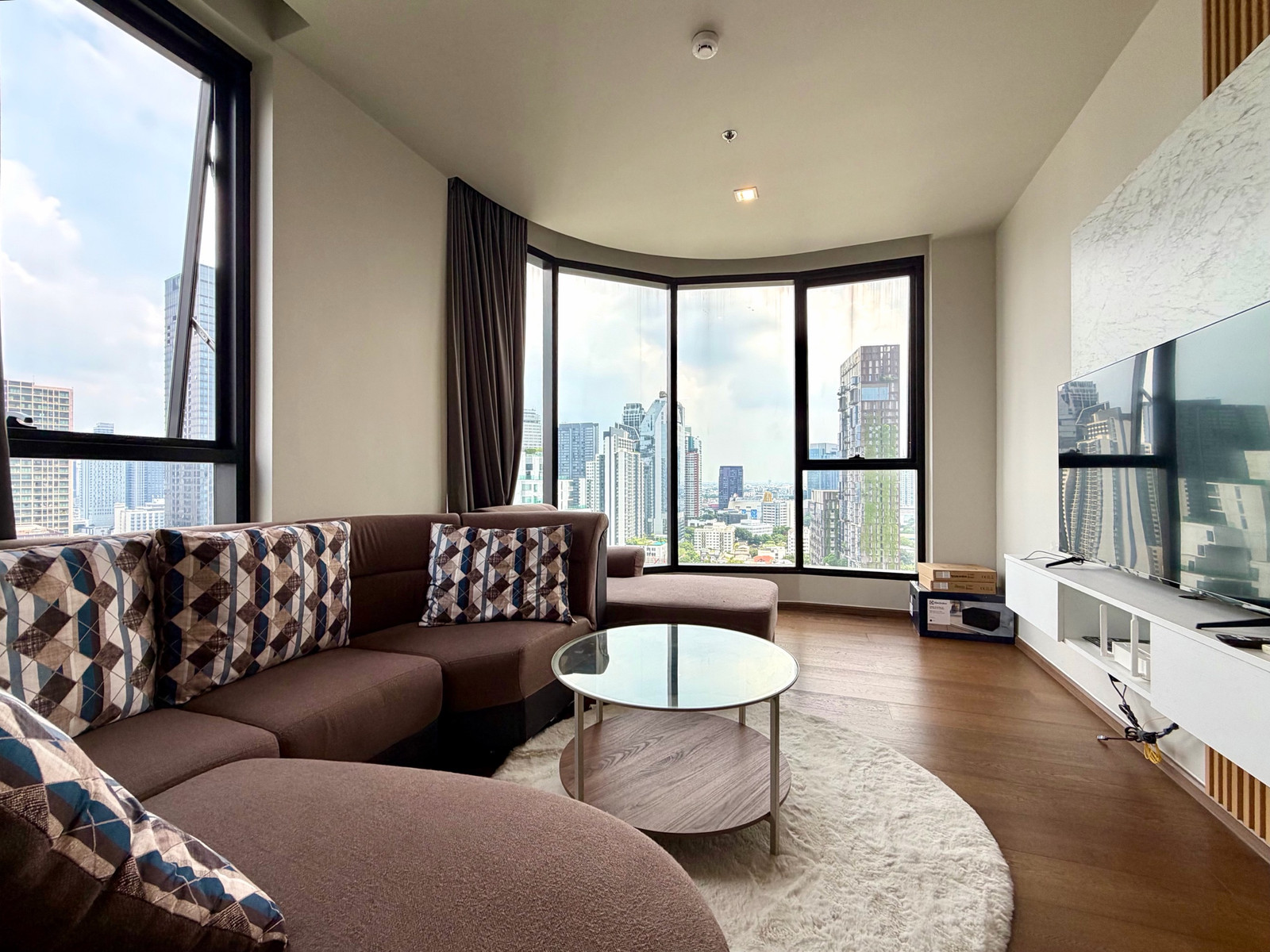 2bed 2bath Fully fur Ready to move in Stunning View
