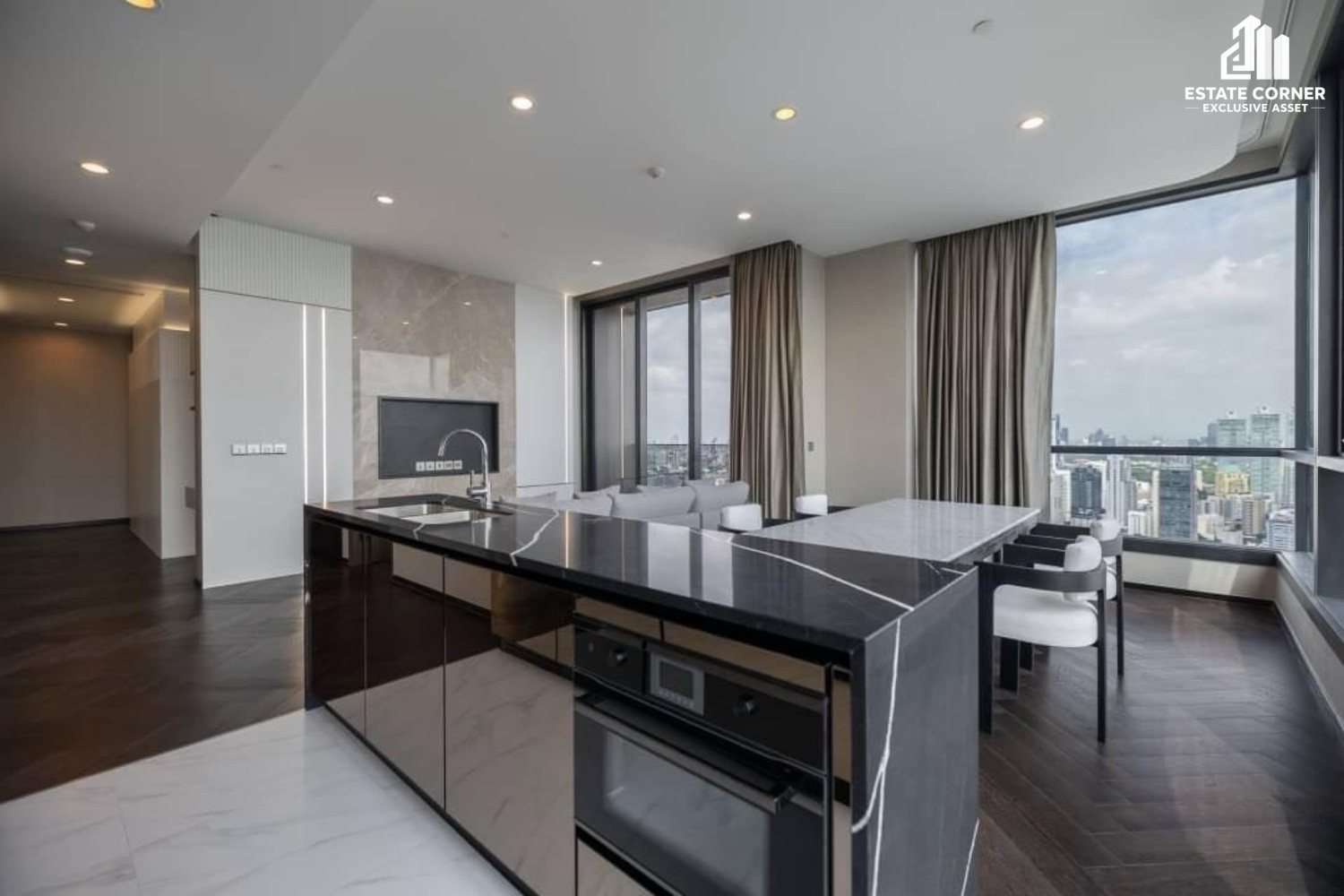 Luxury condo for sale, large area, THE ESSE SUKHUMVIT 36 project, good location near BTS Thonglor, on the 37th floor. Luxury condo for sale, large area, THE ESSE SUKHUMVIT 36 project, good location near BTS Thonglor, on the 37th floor.