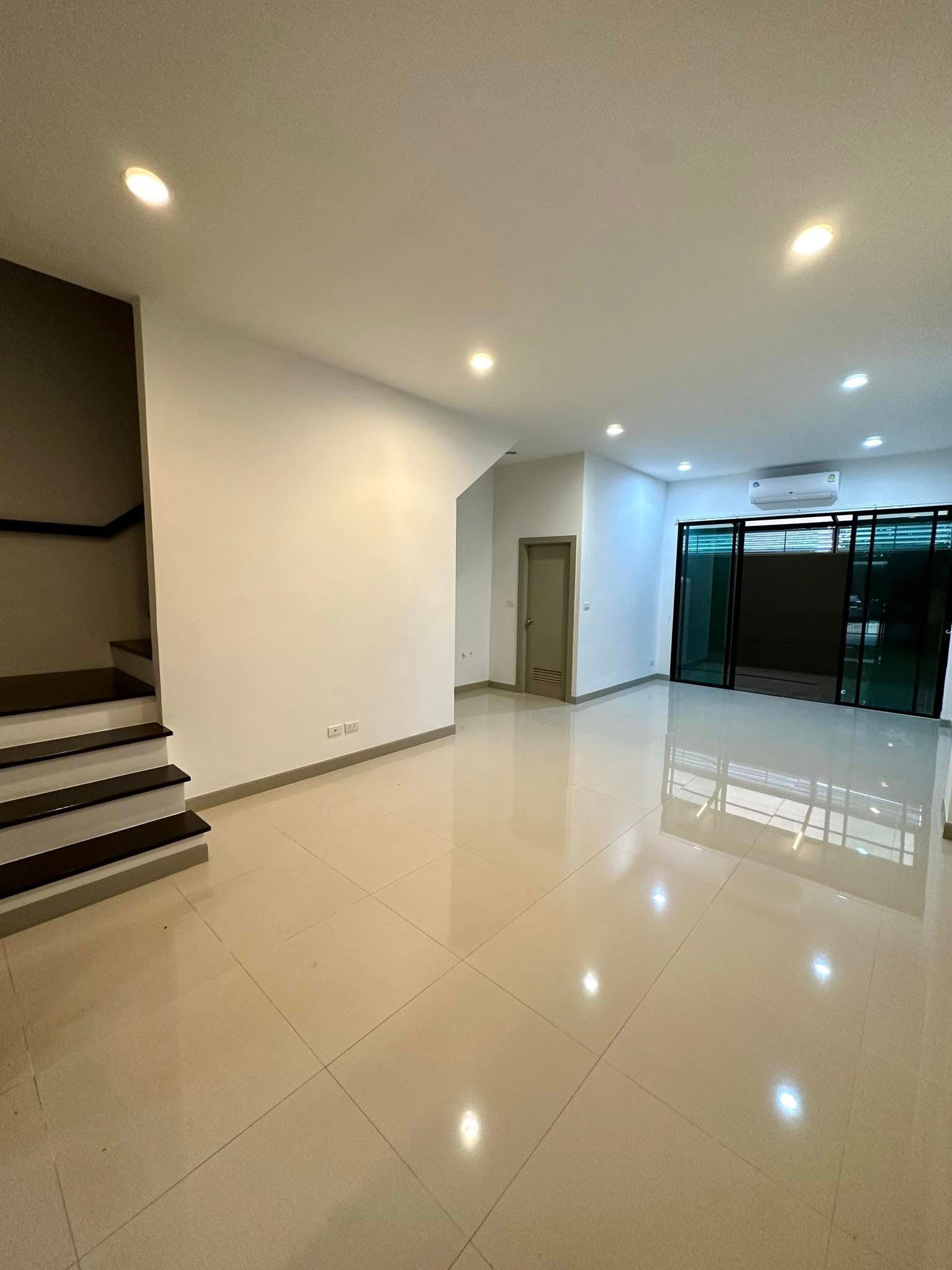ให้เช่าทาวน์โฮม 3 ชั้น โครงการ พรีเมี่ยมเพลส เกษตร-นวมินทร์ (ซอยมัยลาภ) แอร์ครบทุกห้อง เฟอร์นิเจอร์ไม่มี 3ห้องทำงาน 2ห้องโถง 4ห้องน้ำ ราคาเช่าเดือนละ50,000บาท/เดือน – รูปที่ 3