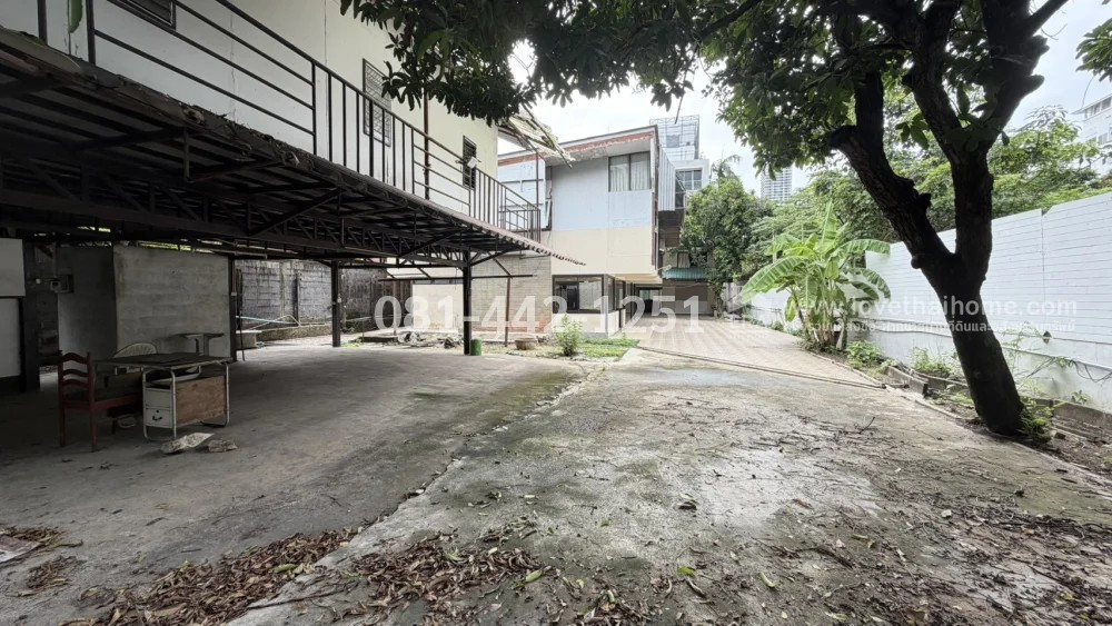 ขายที่ดินแถมบ้านรีโนเวทใหม่ทั้งหลัง ถนนสุขุมวิท49 หรือเข้าซอยทองหล่อ23 เพียงแค่600เมตรเท่านั้น เนื้อที่ 196 ตารางวา ราคาเพียงแค่ 750,000 บาท/ตารางวา เข้าออกได้หลายทาง ทำเลสุดยอดจริงๆค่ะ – รูปที่ 4