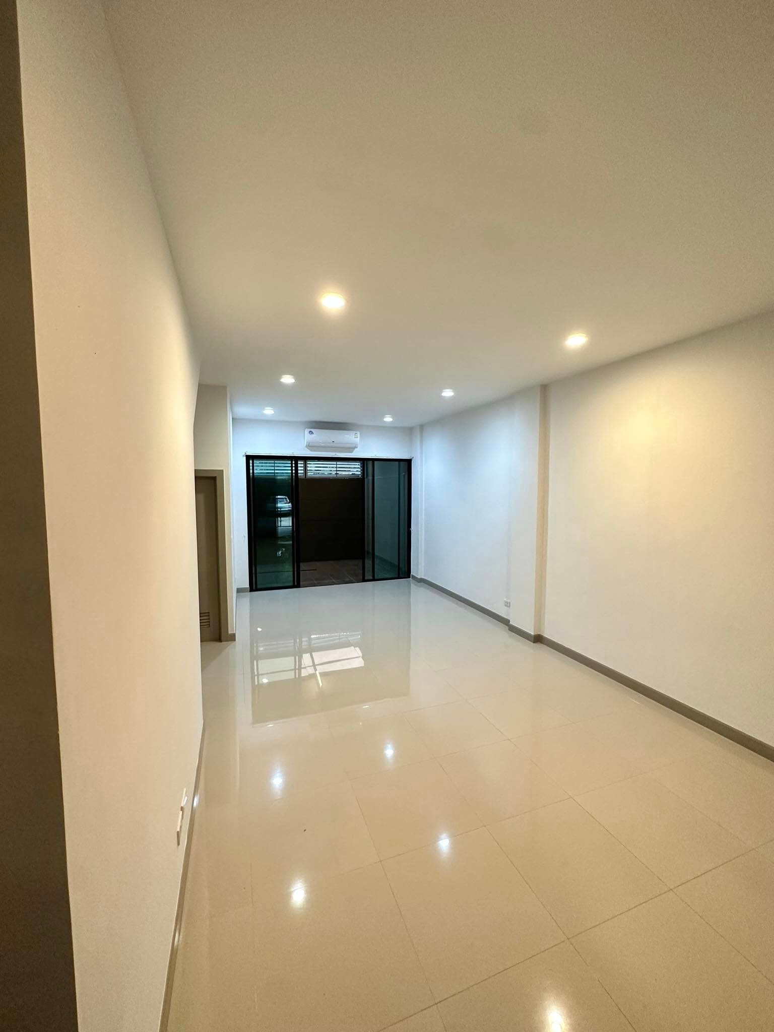 ให้เช่าทาวน์โฮม 3 ชั้น โครงการ พรีเมี่ยมเพลส เกษตร-นวมินทร์ (ซอยมัยลาภ) แอร์ครบทุกห้อง เฟอร์นิเจอร์ไม่มี 3ห้องทำงาน 2ห้องโถง 4ห้องน้ำ ราคาเช่าเดือนละ50,000บาท/เดือน – รูปที่ 2