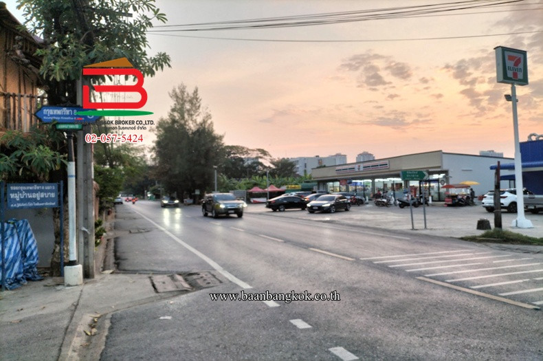 Empty land already filled in Soi Krungthep Kreetha 8, Intersection 3, area 300 sq m. (near Suea Yai Grilled Chicken Restaurant), Hua Mak Subdistrict, Bang Kapi District Empty land already filled in Soi Krungthep Kreetha 8, Intersection 3, area 300 sq m. (near Suea Yai Grilled Chicken Restaurant), Hua Mak Subdistrict, Bang Kapi District