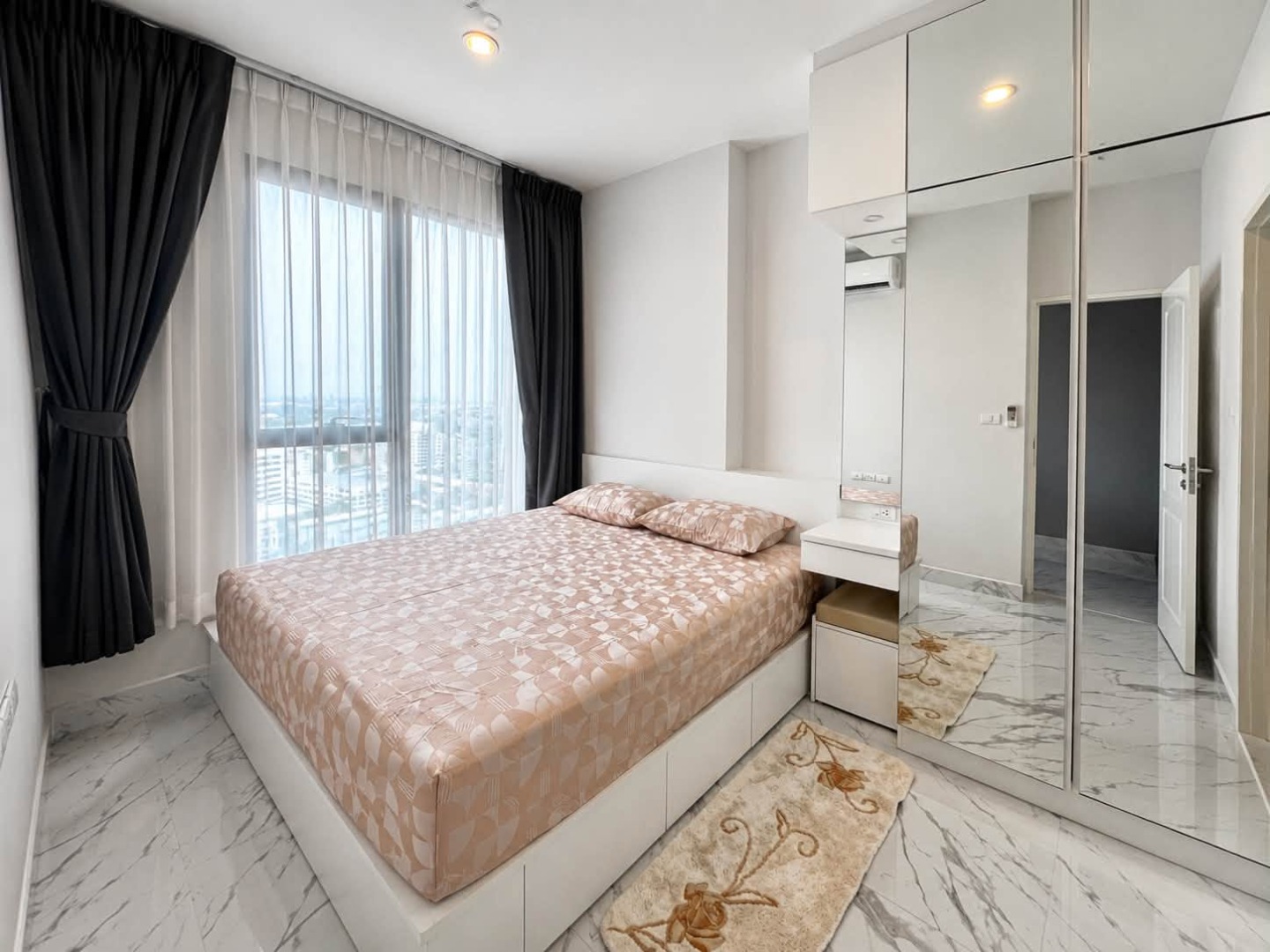 🔥Rent Now🔥 Niche Pride Thonglor-Phetchaburi, near MRT Phetchaburi and BTS Thonglor stations. Fully furnished and ready to move in.