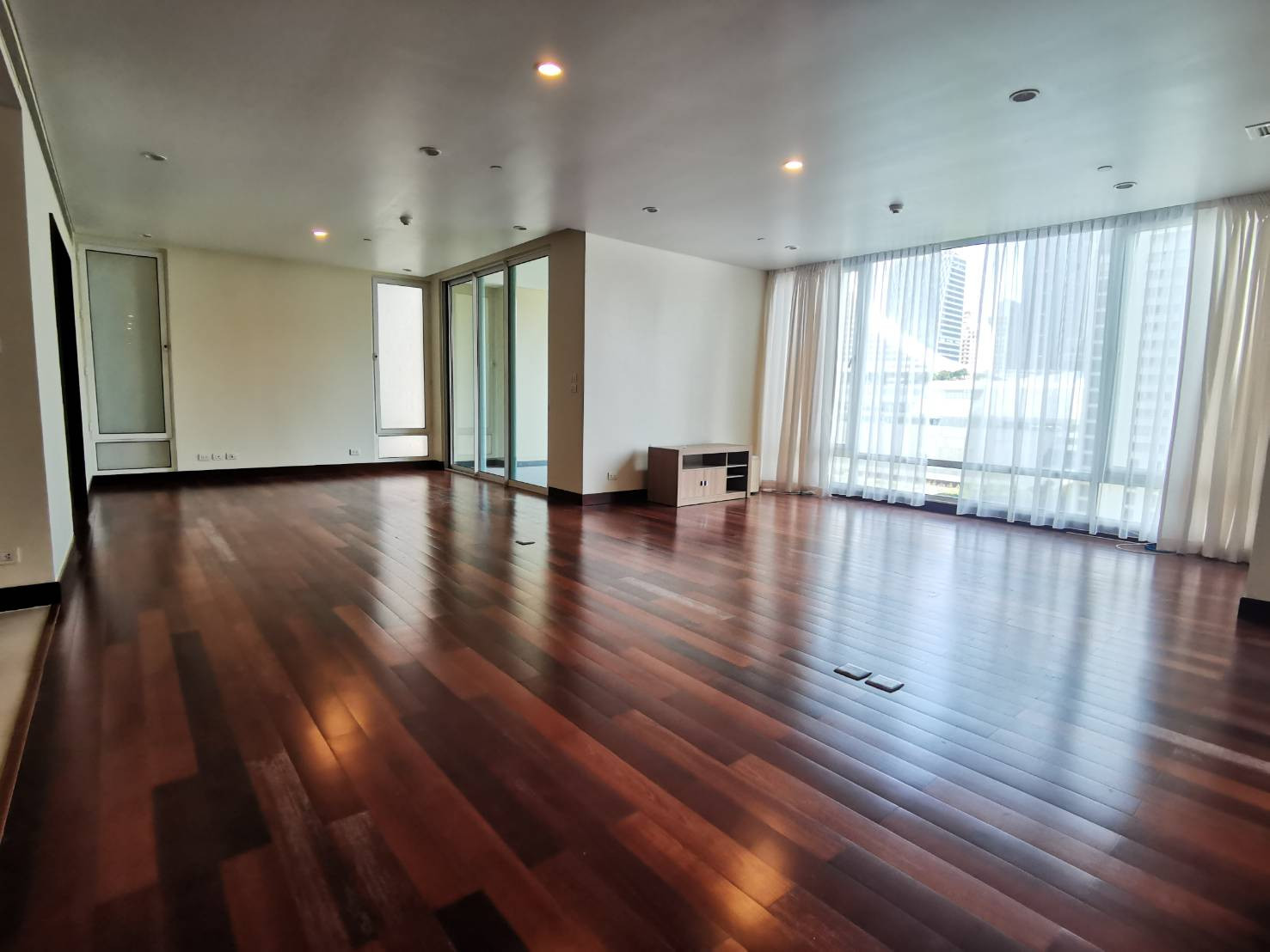 Best Price for SALE: Exclusive 3 Plus 1BR Private Lift in Park Chidlom