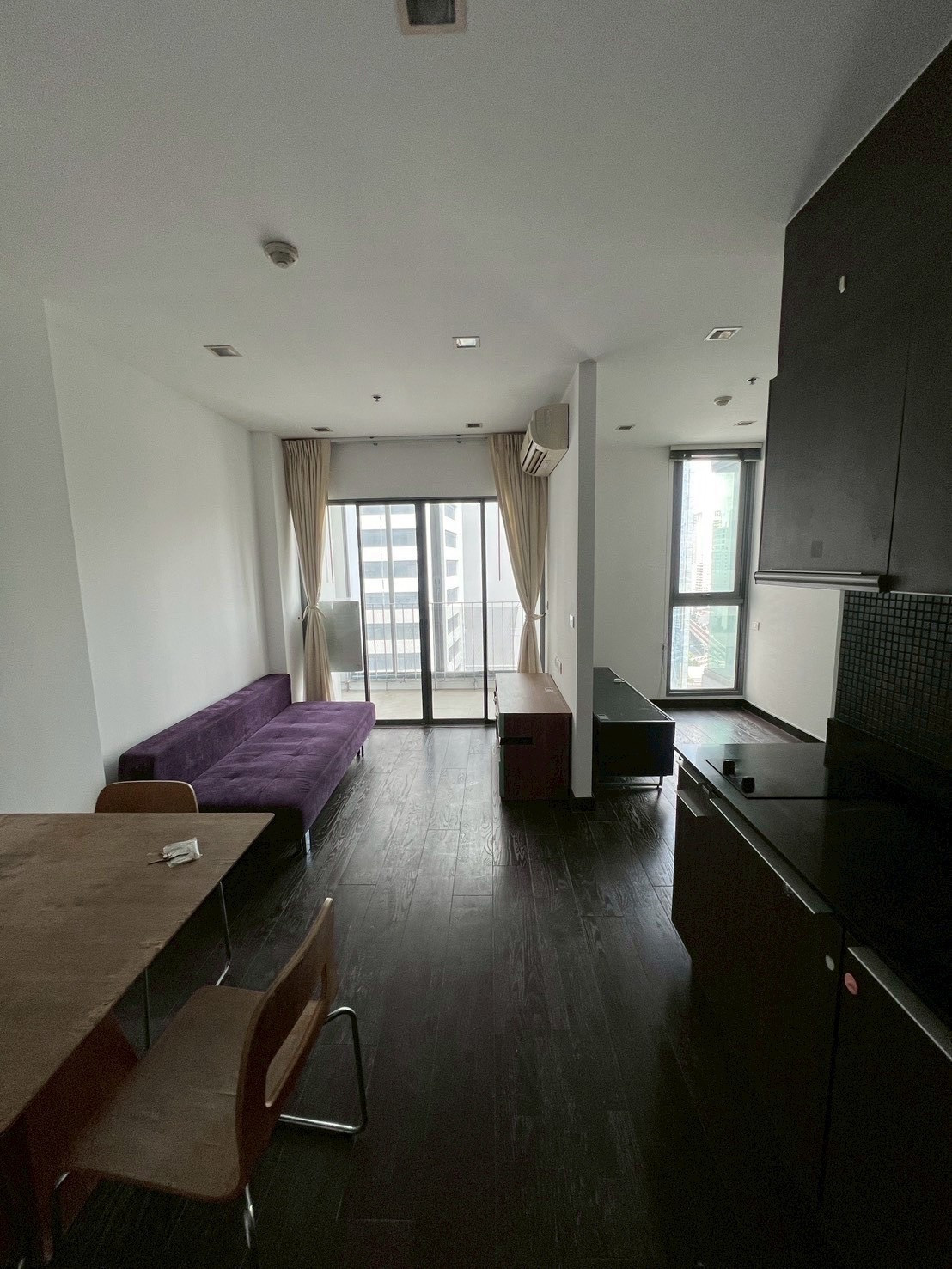 🔥 Cheapest in the building! 1 Bed Plus 50 sq m., Khai Yolk location next to BTS Phaya Thai, ready for you to create a new room in the right style! 🚆✨ Who is looking for a condo in a great location in the Phayathai area? At the most worthwhile price Dont m