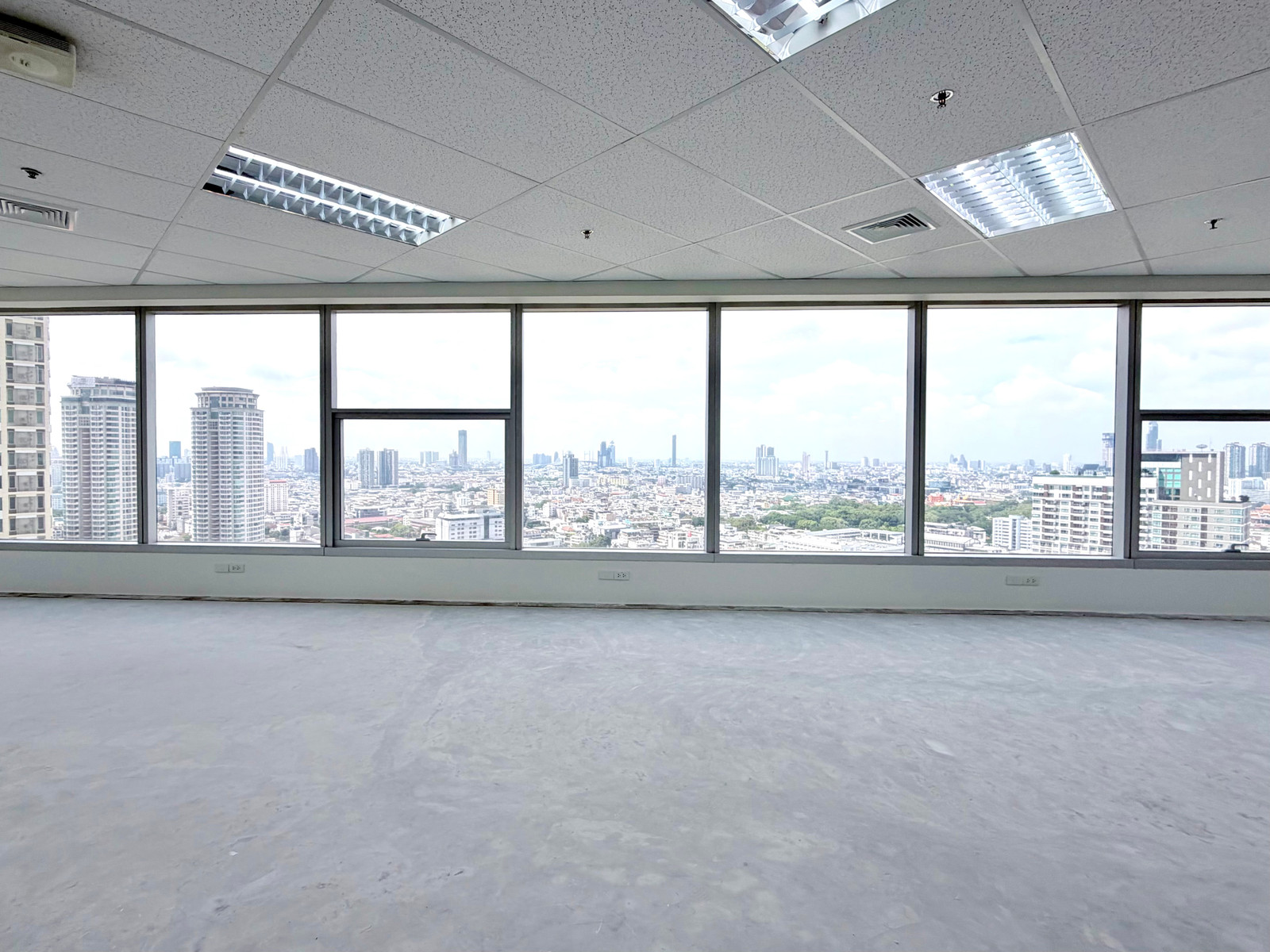 Grade A Office, มี Sky walk จาก BTS ช่องนนทรี Grade A Office, มี Sky walk จาก BTS ช่องนนทรี