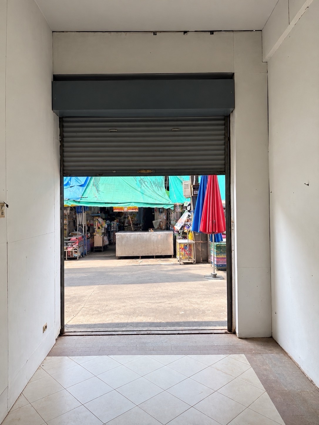 | ห้องแถวในตลาดไทยอีสาณ อุดรธานี | ห้องแถวในตลาดไทยอีสาณ อุดรธานี