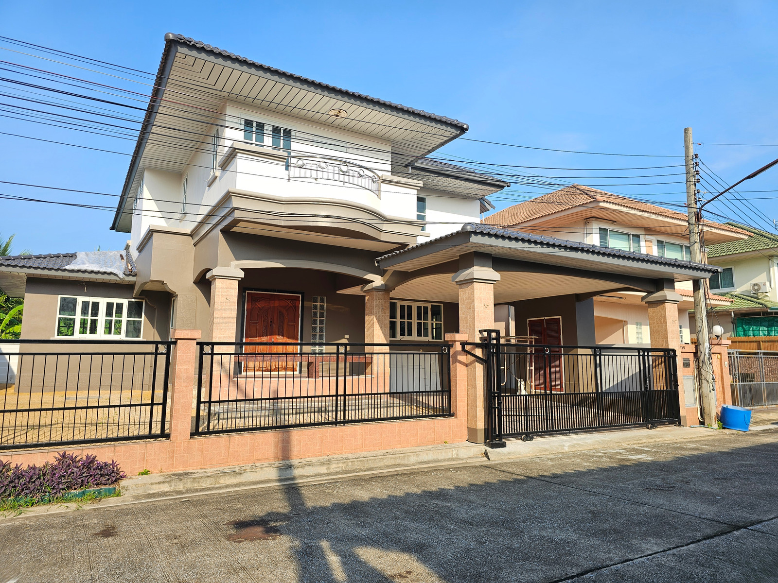 For sale/rent behind a sample 2-story detached house, area 72 sq m, 1st hand @ Suan Dok Mai Village - Soi Borommaratchachonnani 105, Thawi Watthana District, Bangkok ( selling himself - never lived in) For sale/rent behind a sample 2-story detached house, area 72 sq m, 1st hand @ Suan Dok Mai Village - Soi Borommaratchachonnani 105, Thawi Watthana District, Bangkok ( selling himself - never lived in)