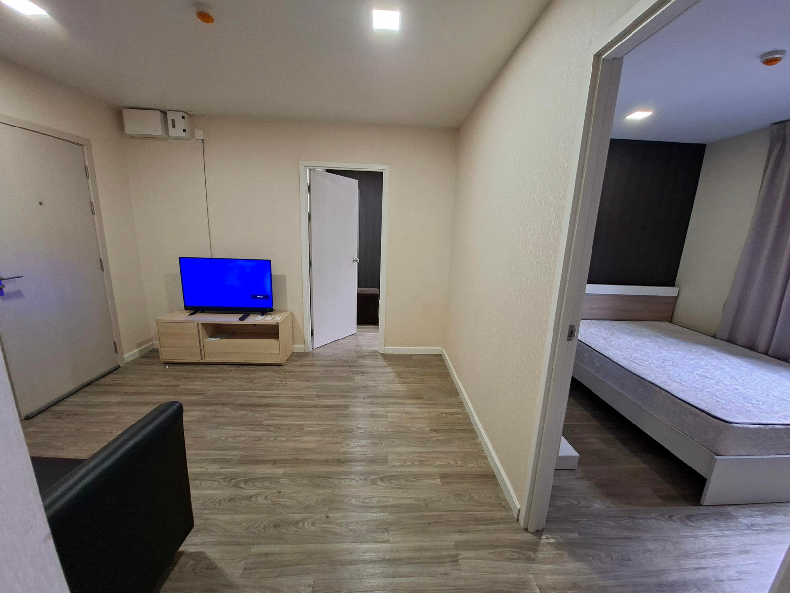 🔥For rent: Jane Condo, rent 10,000/month, 2 bedrooms, room 42 sq m., Building A, 6th floor, complete with 3 air conditioners. 🔥For rent: Jane Condo, rent 10,000/month, 2 bedrooms, room 42 sq m., Building A, 6th floor, complete with 3 air conditioners.