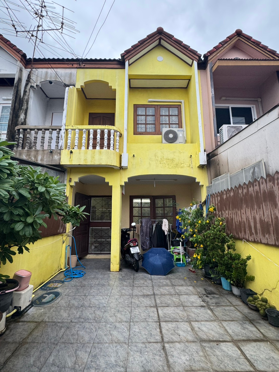 🏡 ขายทาวน์เฮาส์ 2 ชั้น ประชาอุทิศ 69 แยก 16-3 ทุ่งครุ  ขายตามสภาพตามรูป ผู้ซื้อสามารถนัดเข้าชมบ้านก่อนได้ สอบถามราคาได้ 📌 นัดดูบ้านได้ค่ะ