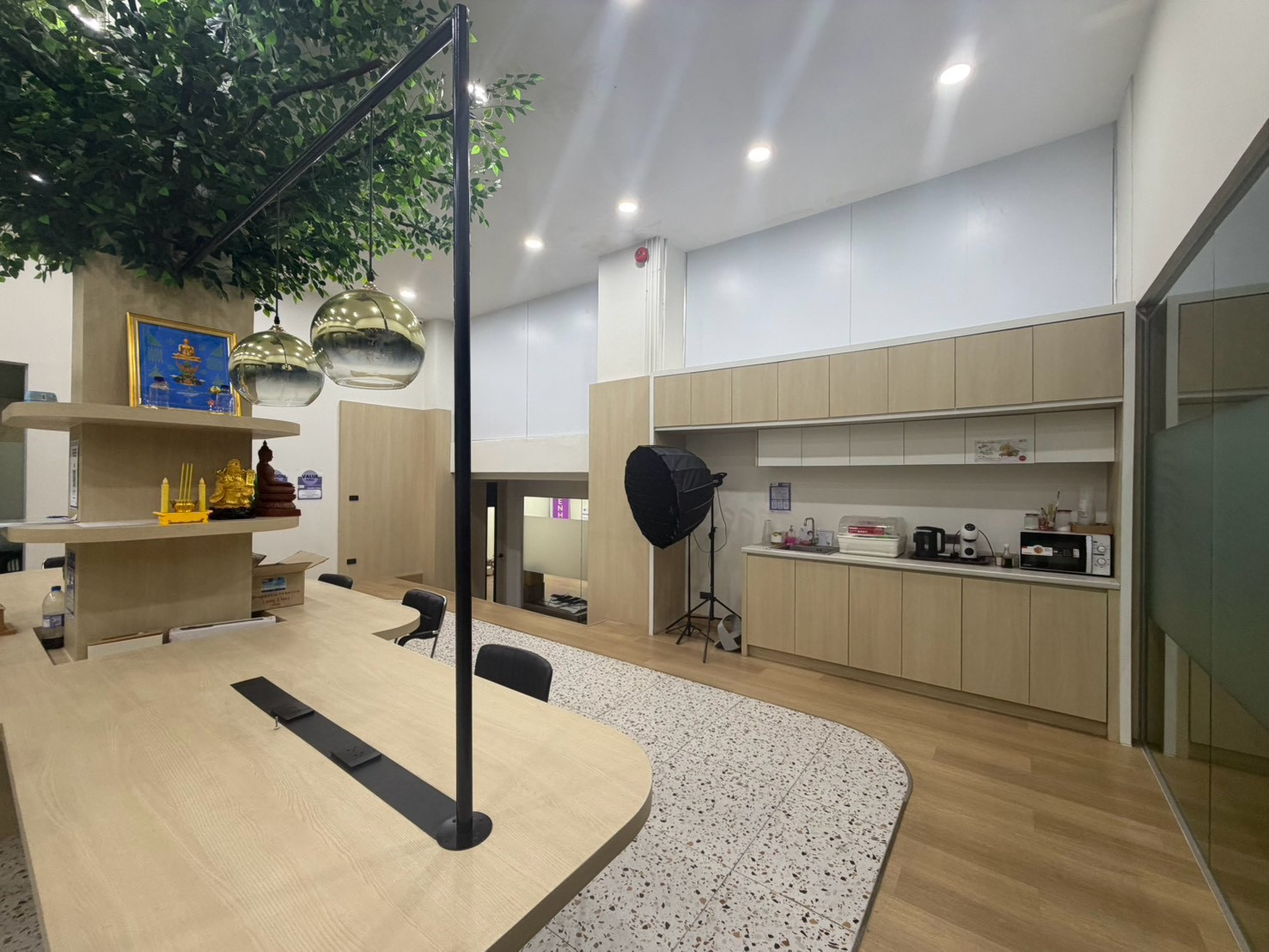 🔥 Quick release! Fully decorated office, modern style, prime location next to BTS Samrong & Imperial World Samrong. Bring your bags and be ready to start work immediately. – รูปที่ 2