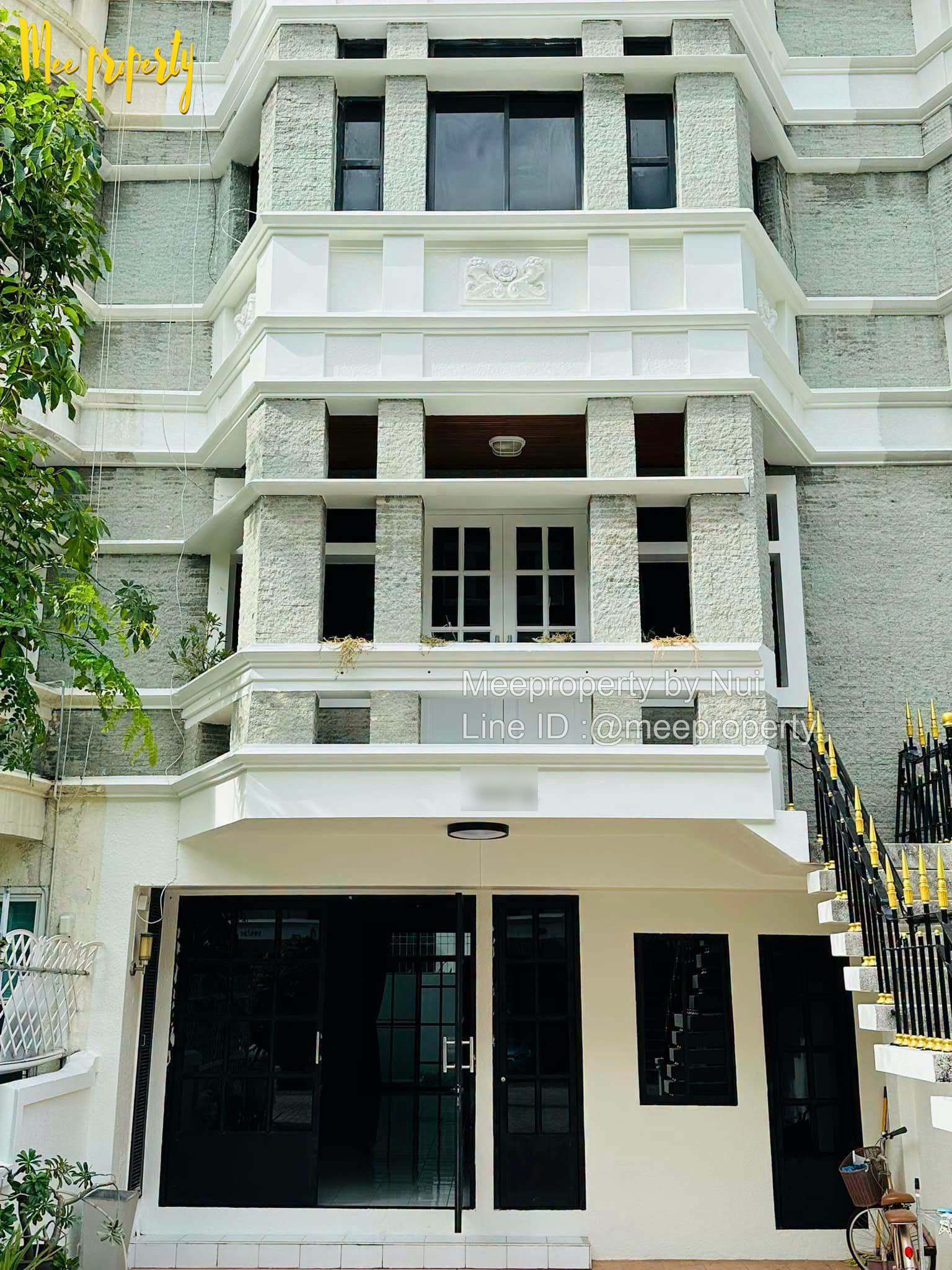 #ให้เช่า TOWNHOME &amp; HOME OFFICE 4 ชั้น / พื้นที่ใช้สอยประมาณ 350 ตร.ม. บนที่ดิน 33 ตร.ว.Moo Baan Chicha Castle - Sukhumvit 31 ( หมู่บ้านชิชา สุขุมวิท ซอย 31 )  