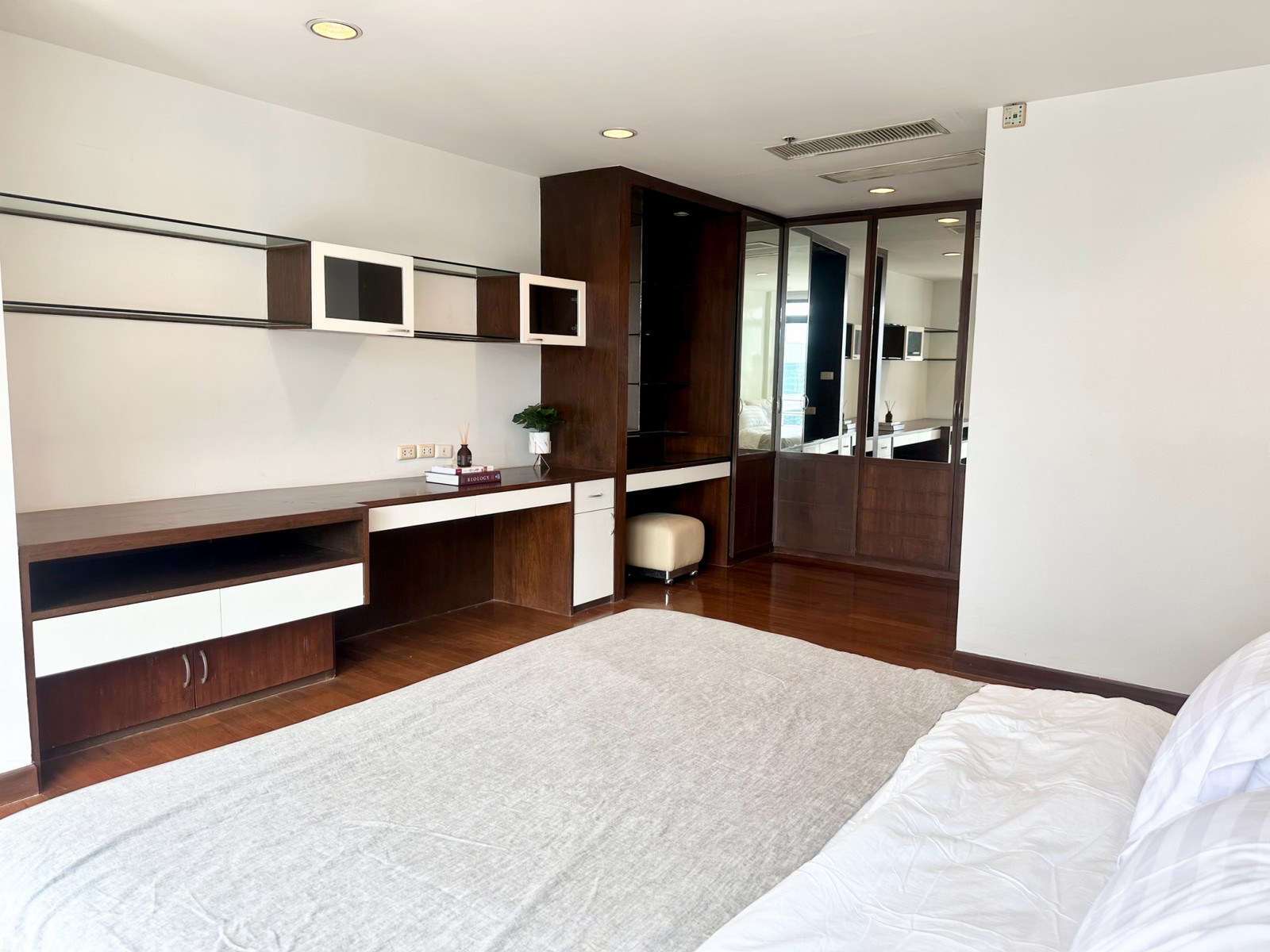 (รหัส R220) ให้เช่าคอนโด โครงการ The Royal Place 2 : เดอะ รอยัล เพลส 2 – รูปที่ 2