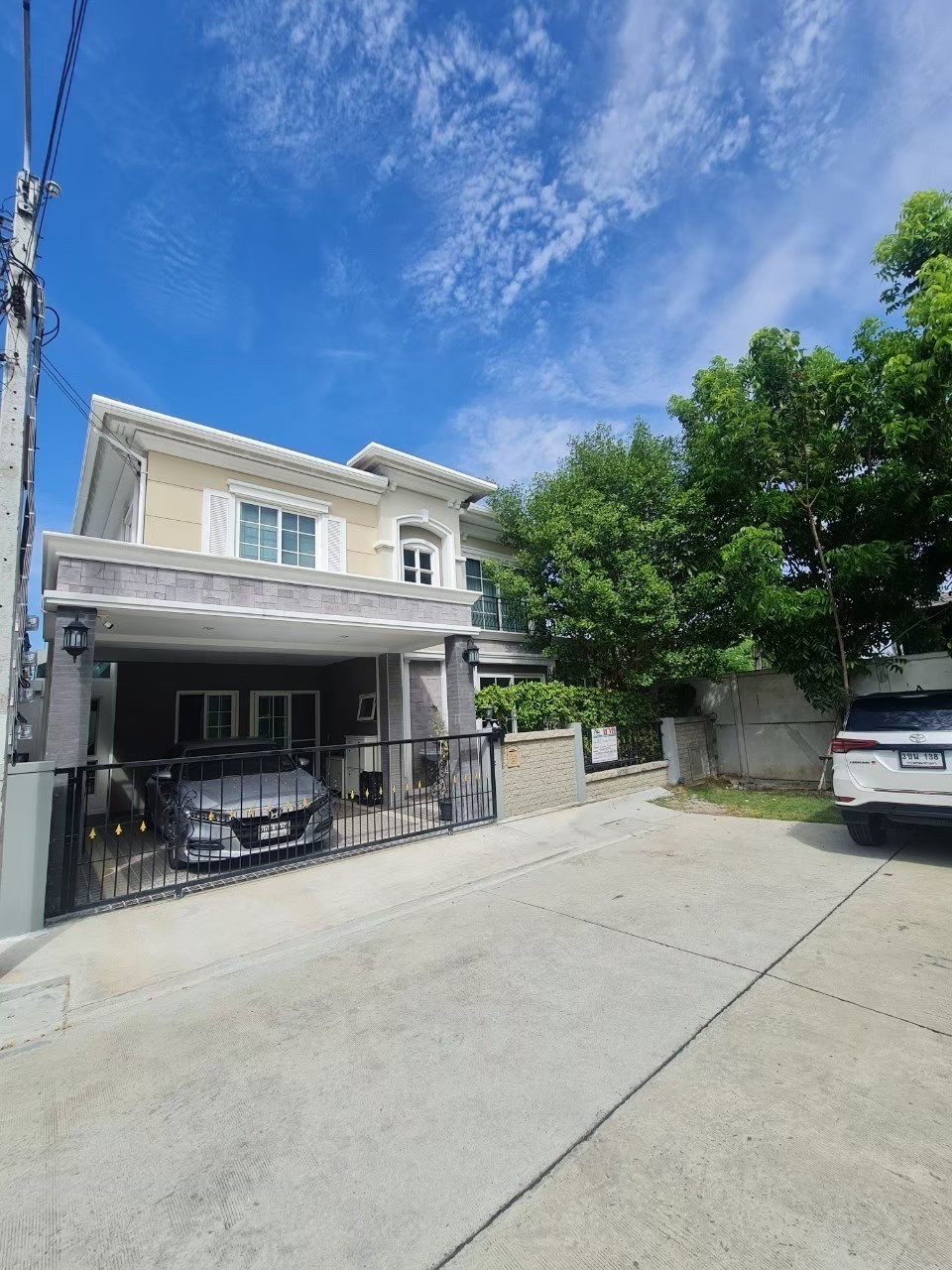 House for rent, Golden Neo Sathorn, near the BTS, convenient travel, beautifully decorated, ready to move in. House for rent, Golden Neo Sathorn, near the BTS, convenient travel, beautifully decorated, ready to move in.