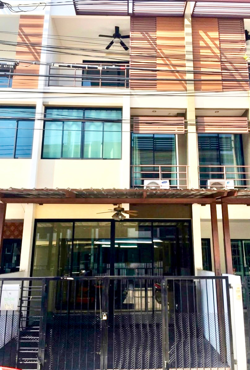 For sale/rent 3-story townhome, Signature Phetkasem 69. For sale/rent 3-story townhome, Signature Phetkasem 69.