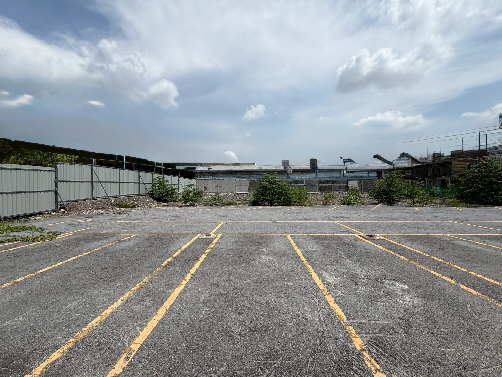 Land for rent and sale Vibhavadi  Large Plot 385.9 sq.w Suitable for Investment or Development