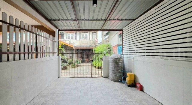 ทาวน์เฮ้าส์ สนามบินน้ำ ซอยนนทบุรี 20  (ซอยโรงน้ำแข็ง) รีโนเวทใหม่ หลังริม ราคาถูก – รูปที่ 4