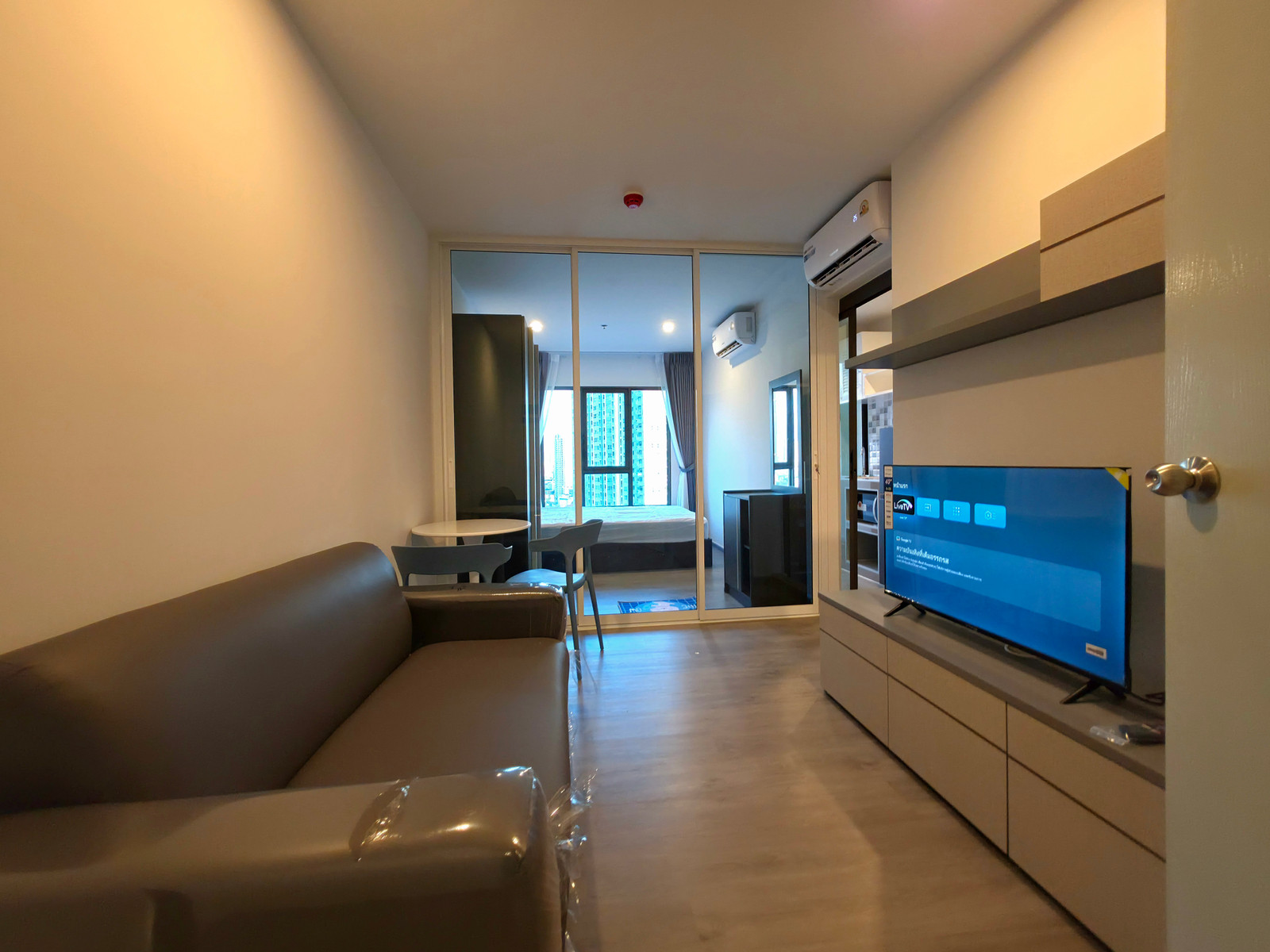 Building A**New room, first hand, fully decorated, for rent, very beautiful view** Regent Home Wutthakat, location BTS Wutthakat, only 300 meters, ready to move in, has a washing machine!! Building A**New room, first hand, fully decorated, for rent, very beautiful view** Regent Home Wutthakat, location BTS Wutthakat, only 300 meters, ready to move in, has a washing machine!!