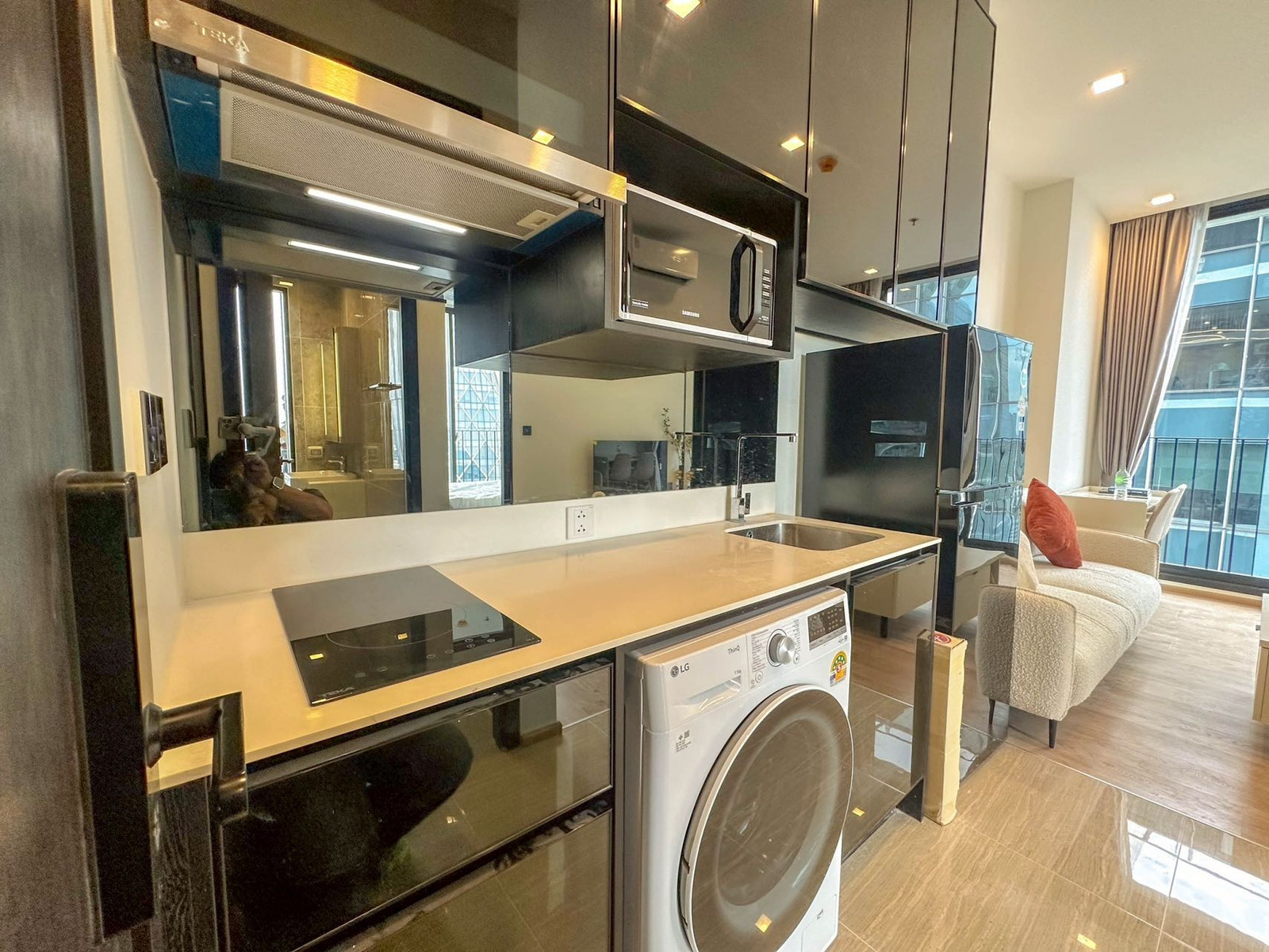 📍✨ Noble Around Ari | For Rent 🏡✨ Modern condominium in the vibrant Ari neighborhood, conveniently located just around 90 meters from BTS Ari. The project offers a stylish urban living  – รูปที่ 3
