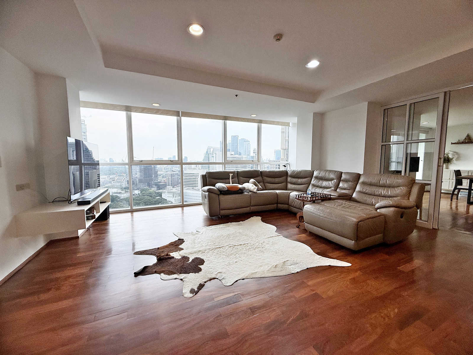 ✨ URBANA LANGSUAN | Spacious 3-Bed City Residence ✨ 🐕 Pet-Friendly – Small Dogs Welcome! ✨ URBANA LANGSUAN | Spacious 3-Bed City Residence ✨ 🐕 Pet-Friendly – Small Dogs Welcome!