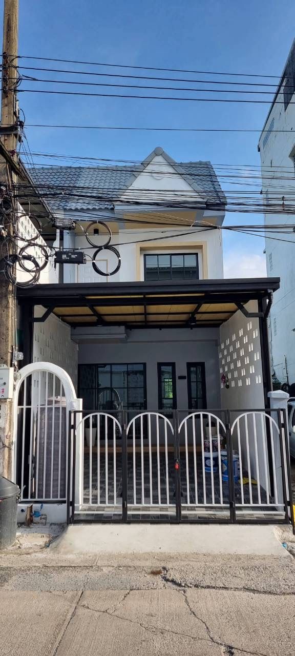 100101 - บ้านมุมต้นซอย ร่มเกล้า 28 | 3 นอน 2 น้ำ
