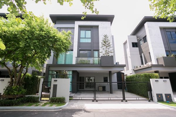 For Sale  House The Gentry Ekkamai -  Ladprao 3-story Fully Furnished  (S03-2793 S)