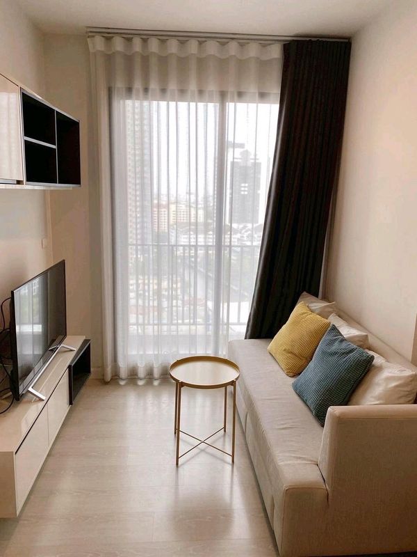 The Niche Pride Thonglor     15,000 per month  • 1 ห้องนอน 1 ห้องนั่งเล่น 1 ห้องน้ำ