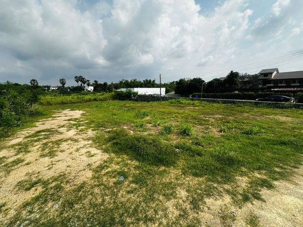 Prime land for sale in Si Racha—2 Rai—located in the Suan Suea–Khao Din zone, near Pinthong.