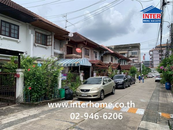 Townhouse, 2 floors, 25.5 sq m, Saranrom Village. Near Nawawet Hospital Soi Prasertmanukit 42 Prasertmanukit Road, Nawamin Road, Bang Kapi District, Bangkok